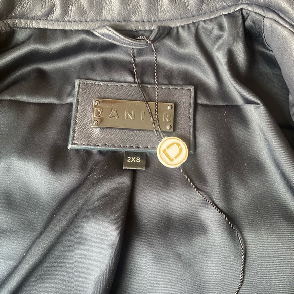 **BRAND NEW ** Navy Blue Danier Leather Jacket - Picture 9 of 10